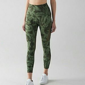 LULULEMON WUNDER UNDER MESH DETAILING